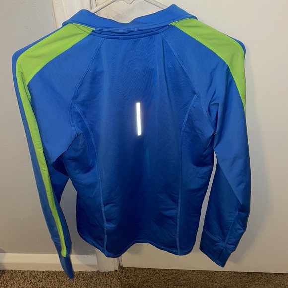 Nike Dri-Fit Running 1/4 Zip W/ thumb holes - Picture 3 of 3